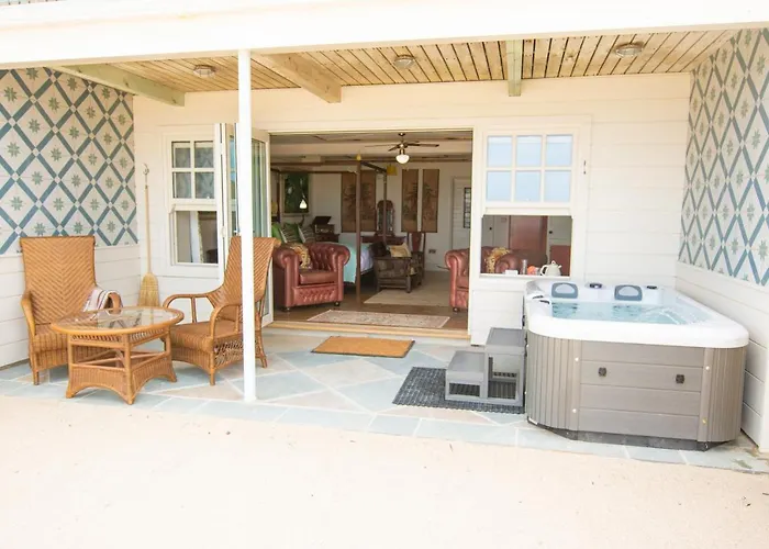 Tolcarne Beach Colonial Restaurant&Rooms