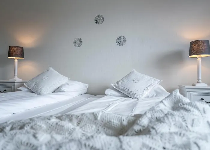 Dragsvik Fjordhotel (Adults Only)