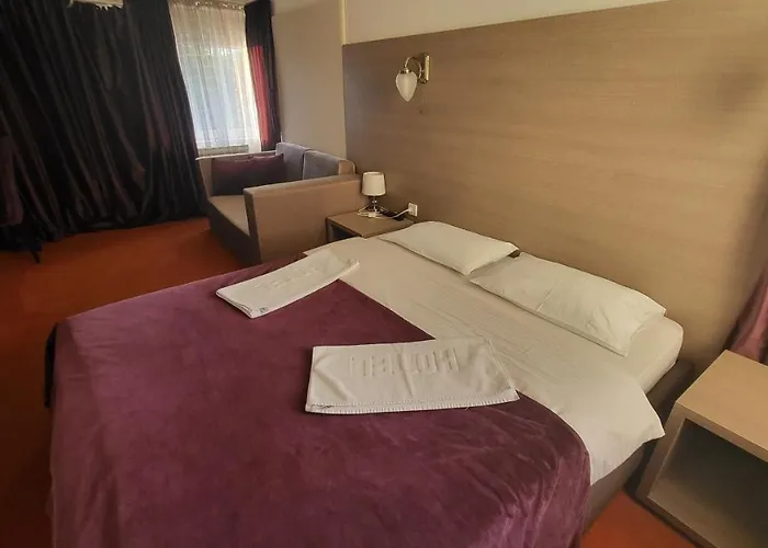 Hotel S