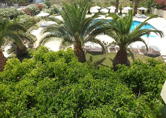 Leonidas Hotel & Studios