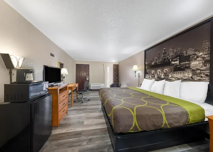 Super 8 By Wyndham Kansas City Airport North