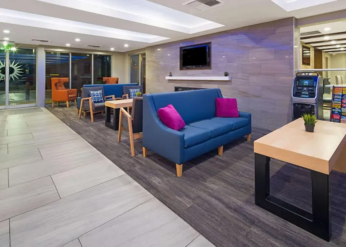 La Quinta By Wyndham Orange County Airport