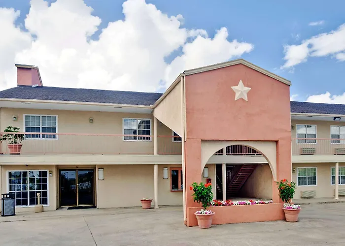 Super 8 By Wyndham Terrell