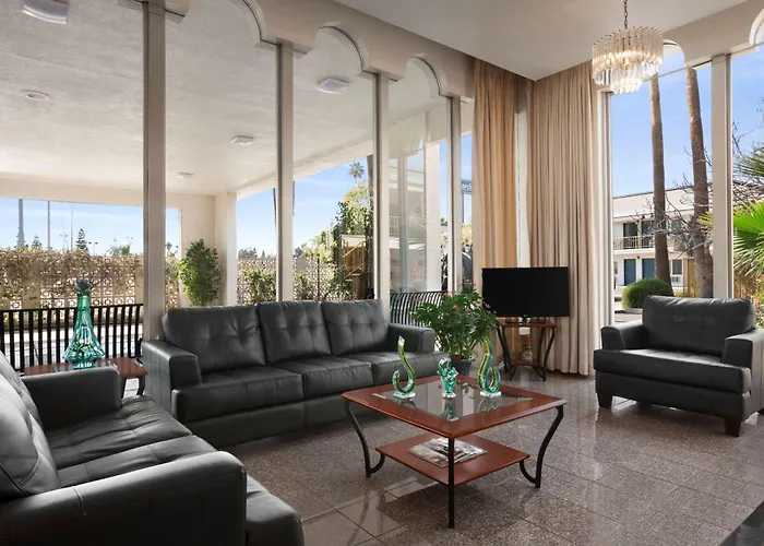 Travelodge By Wyndham Bakersfield