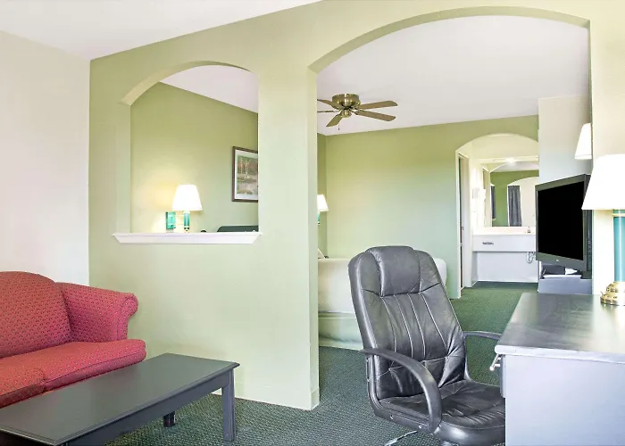 Days Inn By Wyndham El Campo Tx