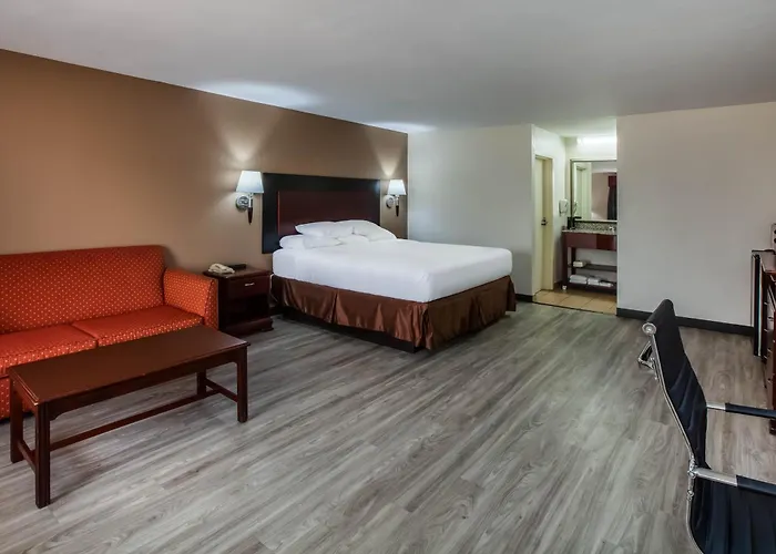 Days Inn & Suites By Wyndham Tyler