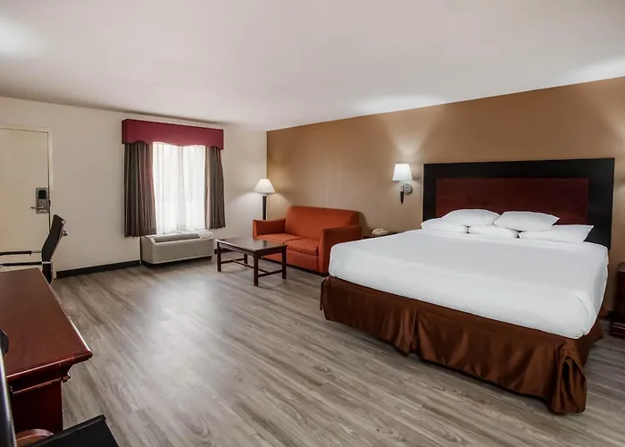 Days Inn & Suites By Wyndham Tyler