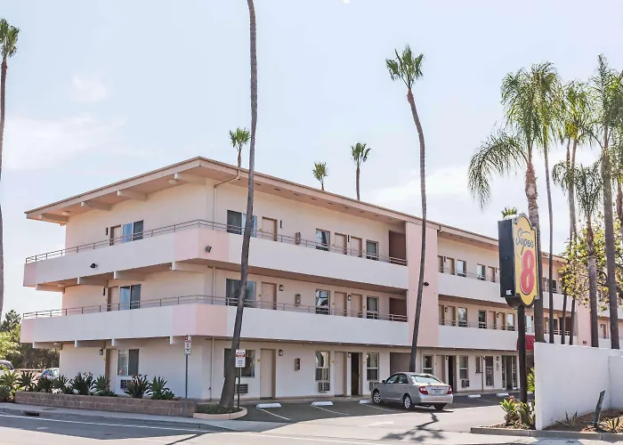 Super 8 By Wyndham Santa Barbara/Goleta