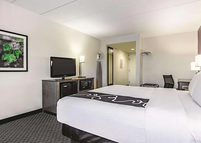 La Quinta By Wyndham Warwick Providence Airport