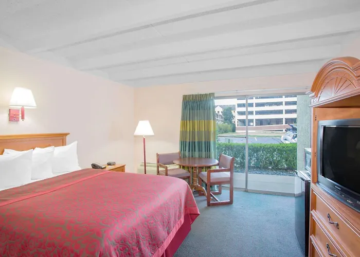 Days Inn By Wyndham Tallahassee University Center