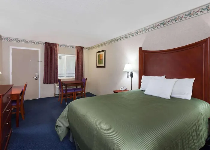 Travelodge By Wyndham Orange County Airport/ Costa Mesa