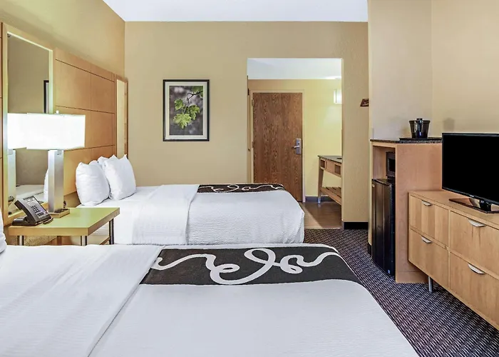 La Quinta By Wyndham Naples Downtown