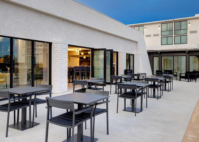 Palmdale Hotels