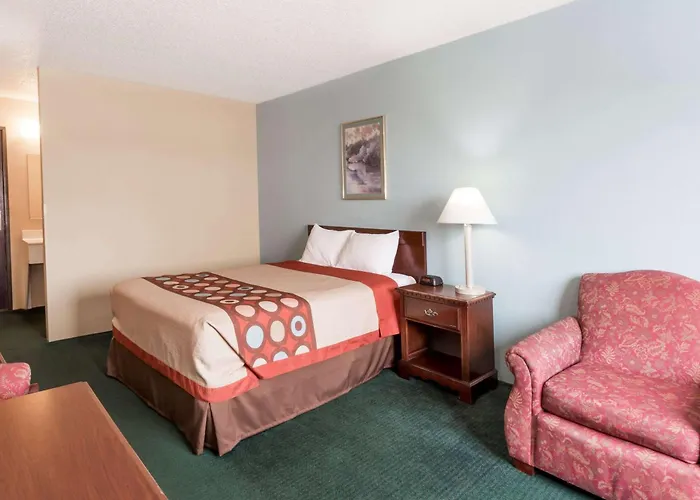 Super 8 By Wyndham Woodstock