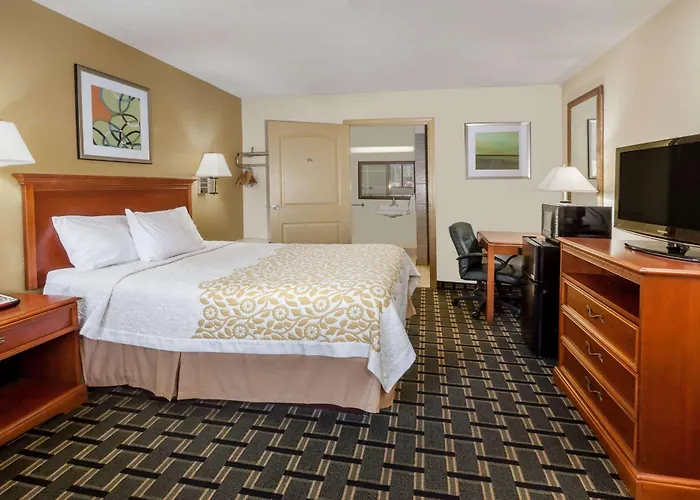 Days Inn By Wyndham Kent - Akron