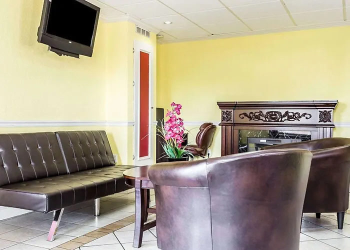 Econo Lodge Inn & Suites Matthews - Charlotte
