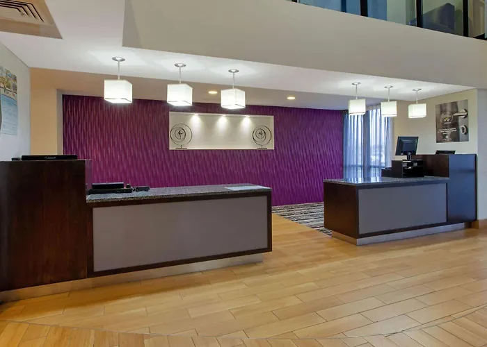 La Quinta Inn & Suites By Wyndham Detroit Metro Airport