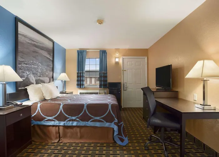 Super 8 By Wyndham Henryetta