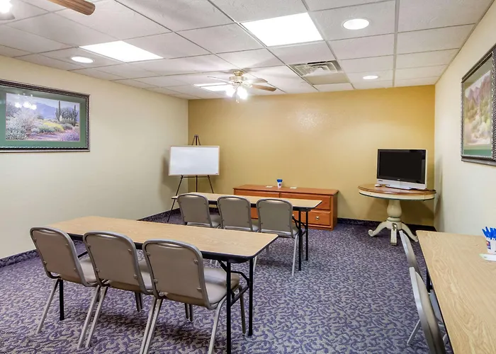 Quality Inn & Suites Midamerica Industrial Park Area