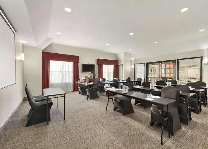 Country Inn & Suites By Radisson, Kansas City At Village West, Ks