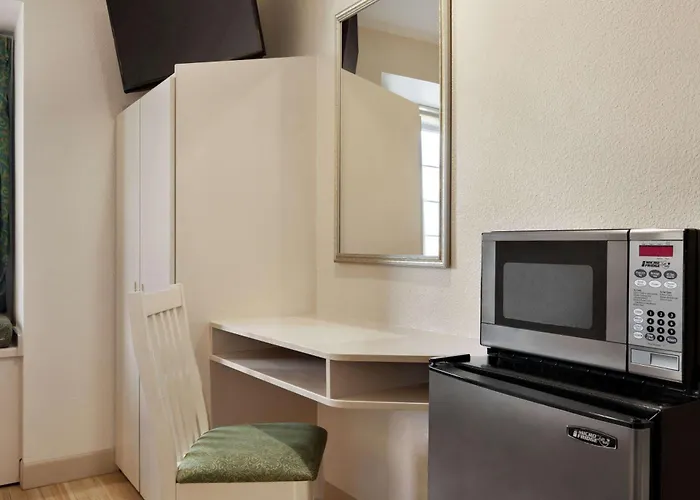 Microtel Inn & Suites Lodi