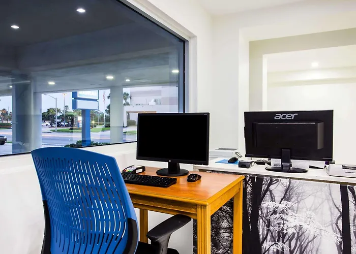 Arya Blu Inn And Suites