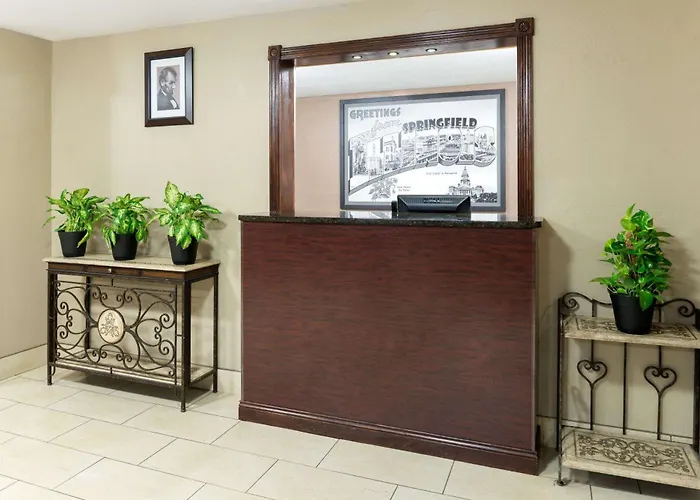 Super 8 By Wyndham Springfield East