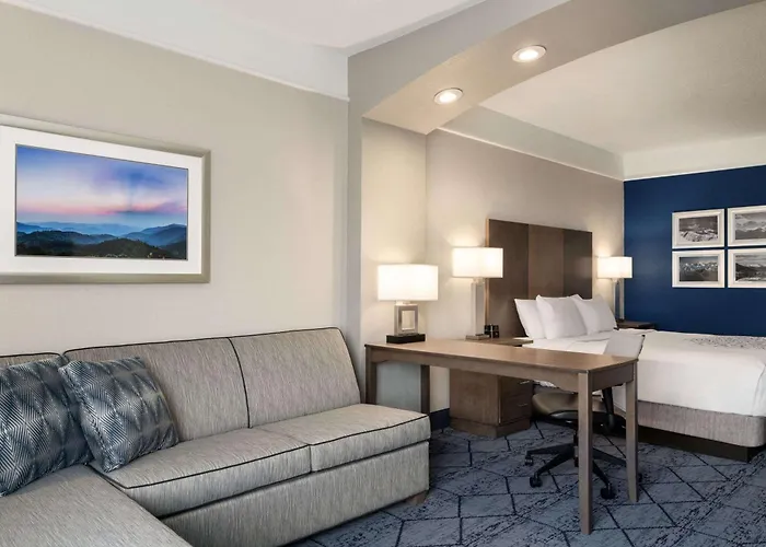 La Quinta Inn And Suites By Wyndham At Watiki Waterpark