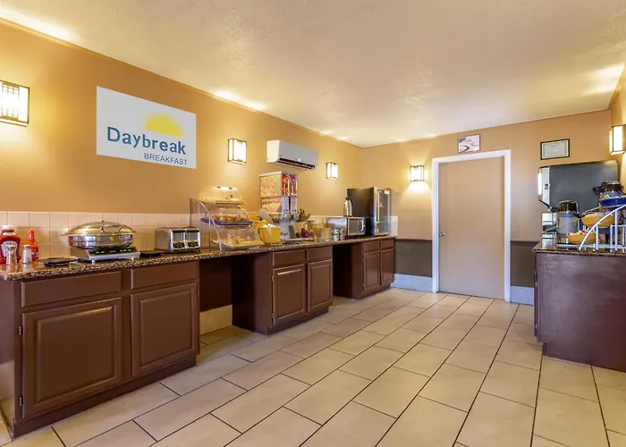Days Inn By Wyndham Breezewood
