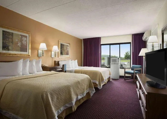 Ramada By Wyndham Pittsburgh/New Stanton