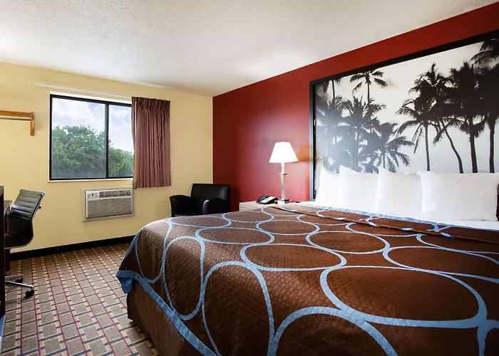 Super 8 By Wyndham Chester/Richmond Area