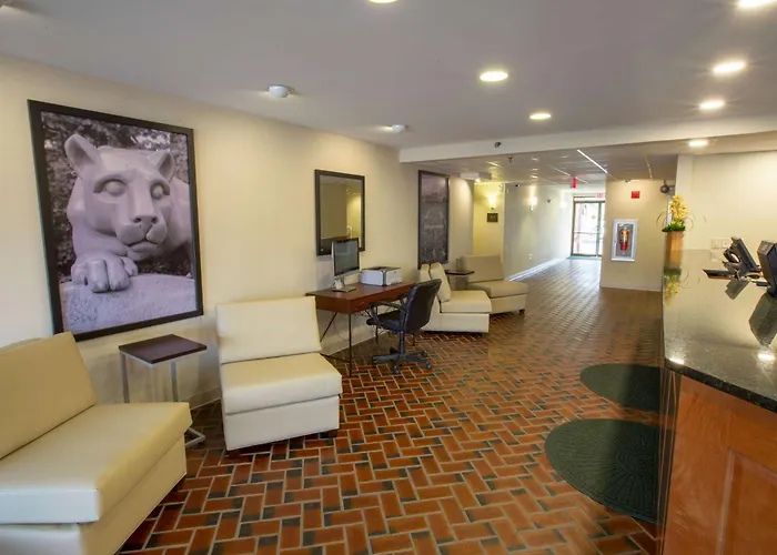 Super 8 By Wyndham State College