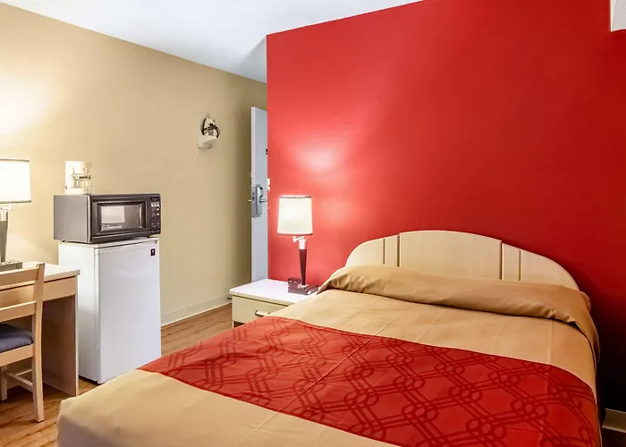 Econo Lodge East Staunton