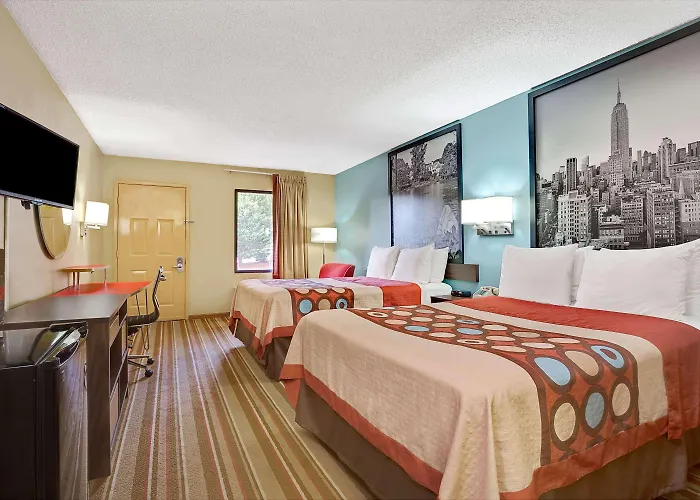Super 8 By Wyndham Forest Park