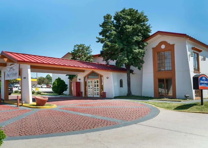 Howard Johnson By Wyndham Atlanta College Park