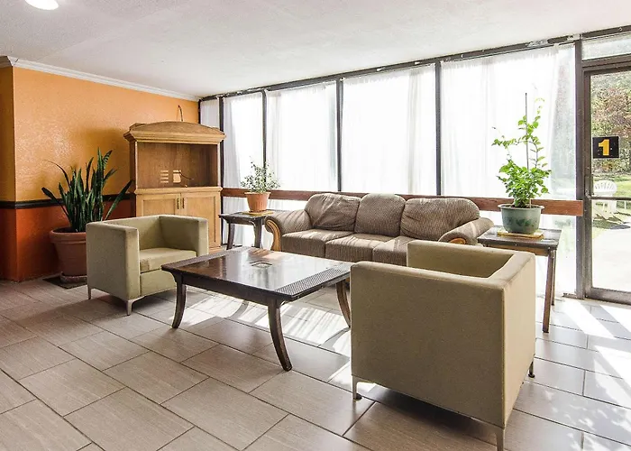 Econo Lodge Inn & Suites Norton - Wise South
