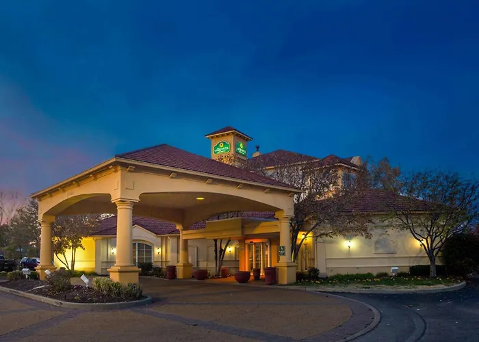 La Quinta By Wyndham St. Louis Westport