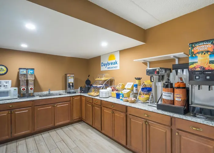 Days Inn By Wyndham Hurricane Mills