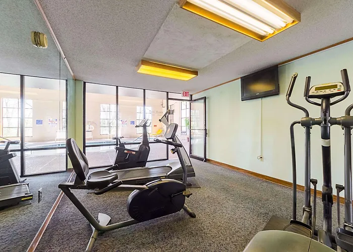 Econo Lodge Inn & Suites Bentonville