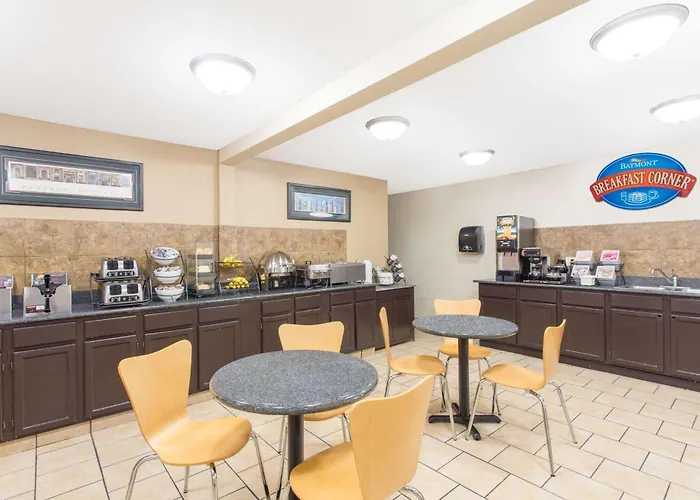 Baymont By Wyndham Dubuque