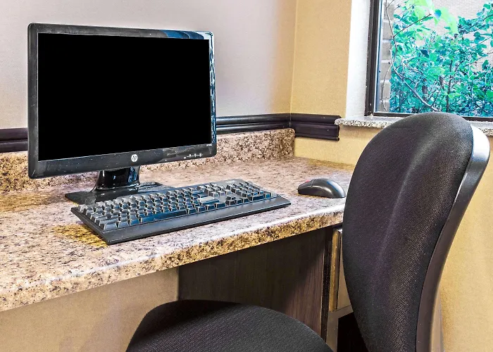 Days Inn & Suites By Wyndham Jeffersonville In