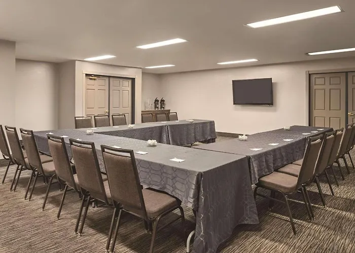 Country Inn & Suites By Radisson, Dubuque, Ia