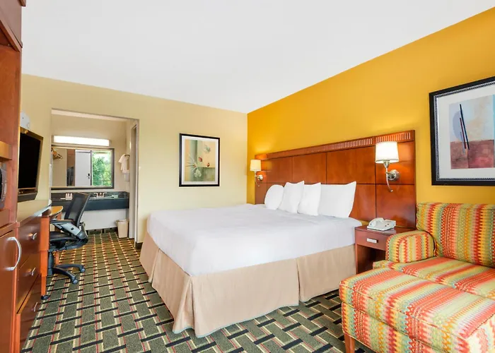 Days Inn By Wyndham Knoxville East