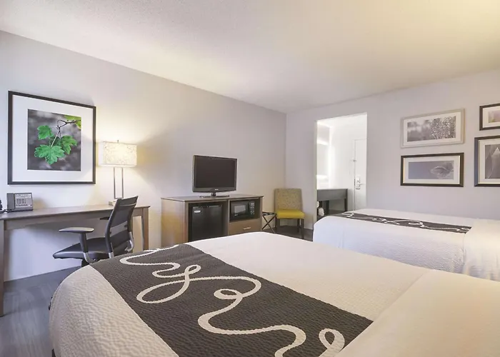 La Quinta By Wyndham Hartford Bradley Airport