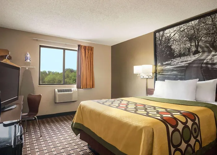Super 8 By Wyndham Mayfield