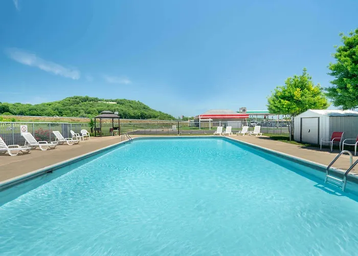 Days Inn By Wyndham Cave City