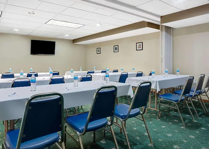 Travelodge By Wyndham Iowa City