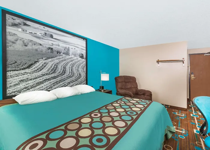 Super 8 By Wyndham Spencer