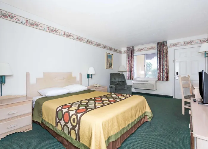 Super 8 By Wyndham Cottonwood