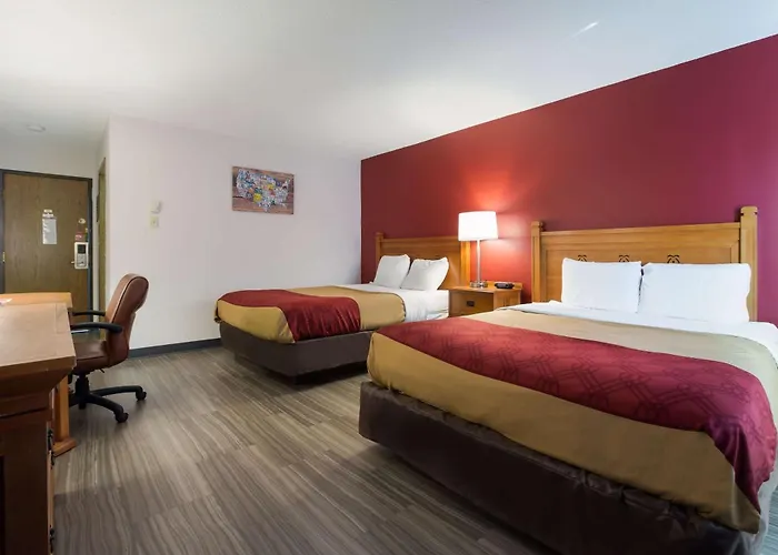 Econo Lodge Inn & Suites Escanaba North